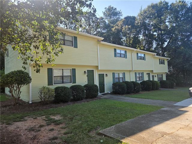8492 Pineland Drive, Jonesboro, GA 30238