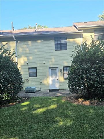 8492 Pineland Drive, Jonesboro, GA 30238