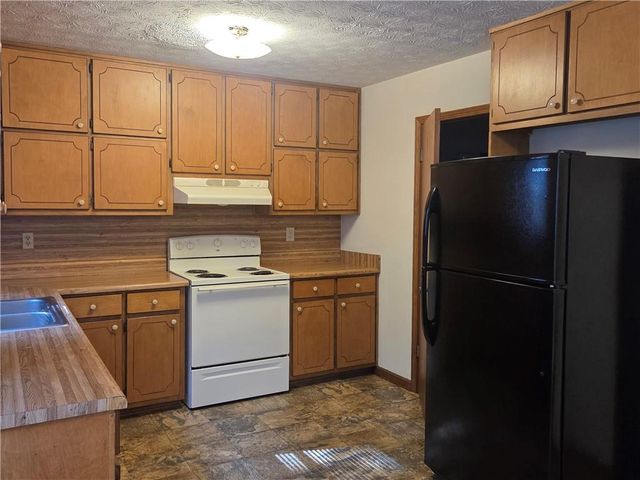 8492 Pineland Drive, Jonesboro, GA 30238