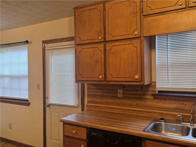 8492 Pineland Drive, Jonesboro, GA 30238