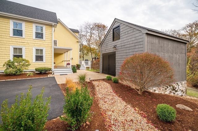 238 Western Ave. A, Essex, MA 01929