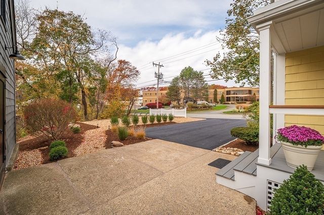 238 Western Ave. A, Essex, MA 01929