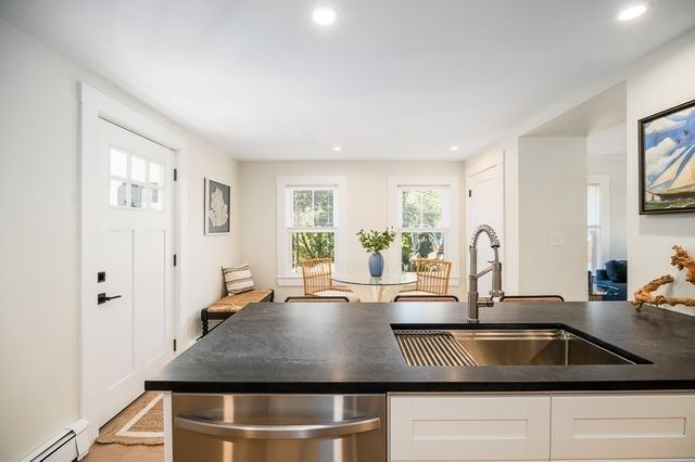 238 Western Ave. A, Essex, MA 01929