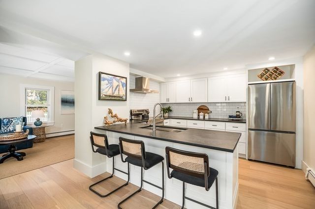 238 Western Ave. A, Essex, MA 01929