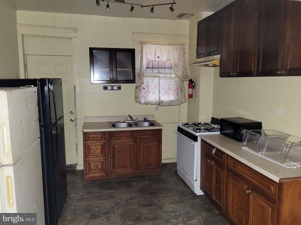 2550 BOYD ST, Baltimore, MD 21223