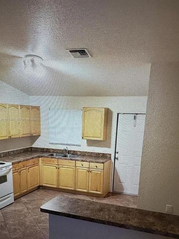 6575 SW 49th Ct D, Davie, FL 33314