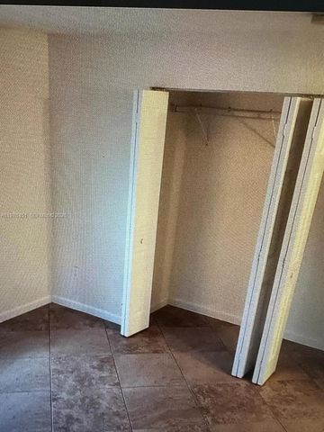 6575 SW 49th Ct D, Davie, FL 33314