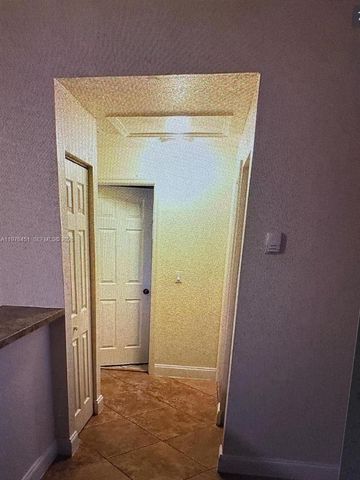 6575 SW 49th Ct D, Davie, FL 33314