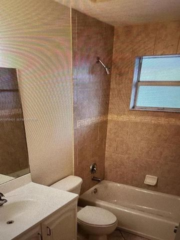 6575 SW 49th Ct D, Davie, FL 33314