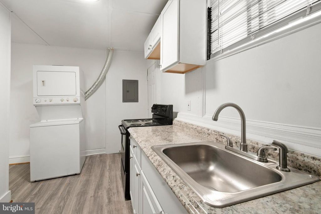Image 11 of property listing at 2008 DIVISION ST, Baltimore, MD 21217