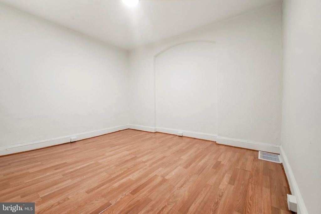 Image 5 of property listing at 2008 DIVISION ST, Baltimore, MD 21217