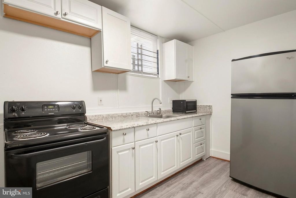 Image 9 of property listing at 2008 DIVISION ST, Baltimore, MD 21217