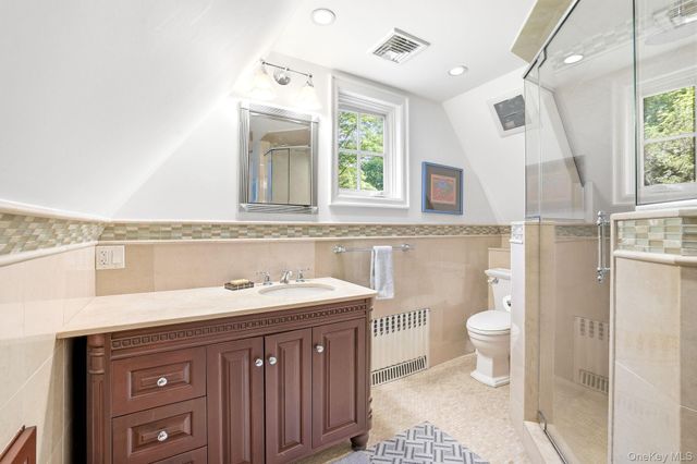 14 Overhill Road, New Rochelle, NY 10804
