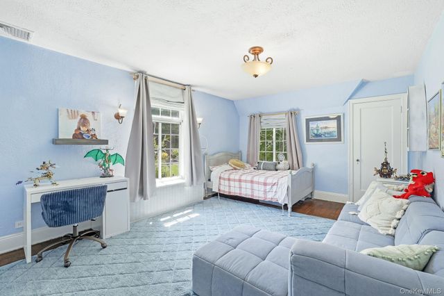14 Overhill Road, New Rochelle, NY 10804