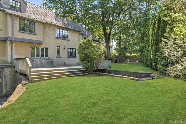 14 Overhill Road, New Rochelle, NY 10804