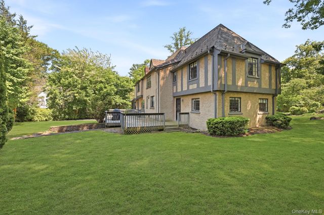 14 Overhill Road, New Rochelle, NY 10804