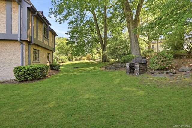 14 Overhill Road, New Rochelle, NY 10804