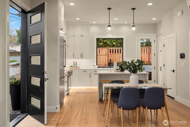 10805 NE 60th Street, Kirkland, WA 98033