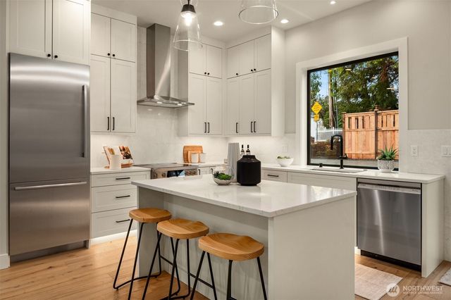 10805 NE 60th Street, Kirkland, WA 98033