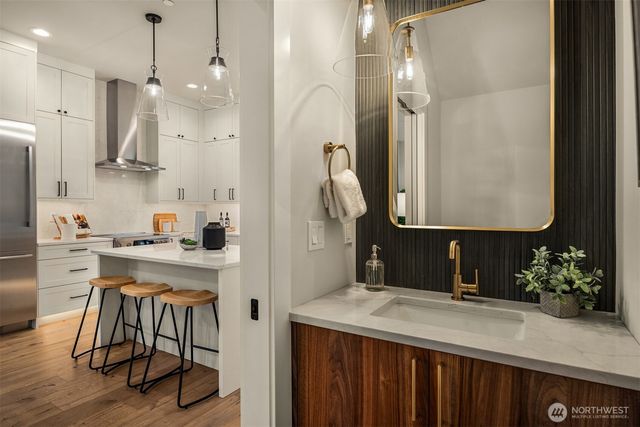 10805 NE 60th Street, Kirkland, WA 98033