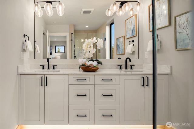 10805 NE 60th Street, Kirkland, WA 98033