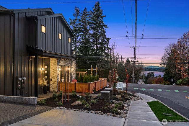 10805 NE 60th Street, Kirkland, WA 98033