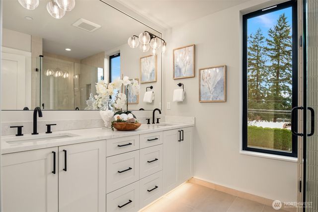 10805 NE 60th Street, Kirkland, WA 98033