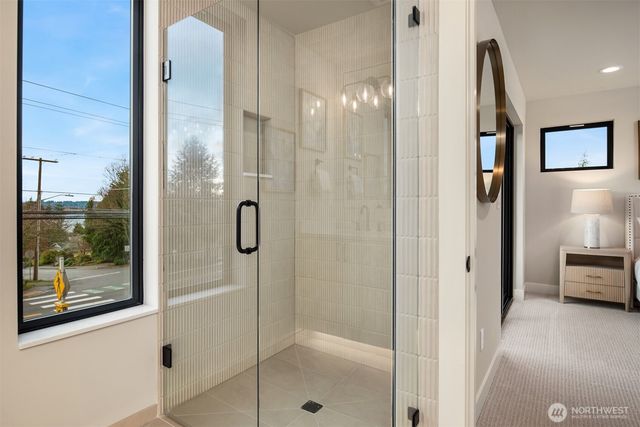 10805 NE 60th Street, Kirkland, WA 98033