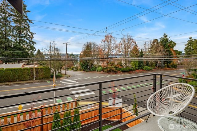 10805 NE 60th Street, Kirkland, WA 98033