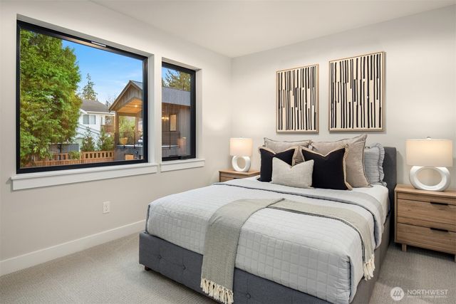 10805 NE 60th Street, Kirkland, WA 98033