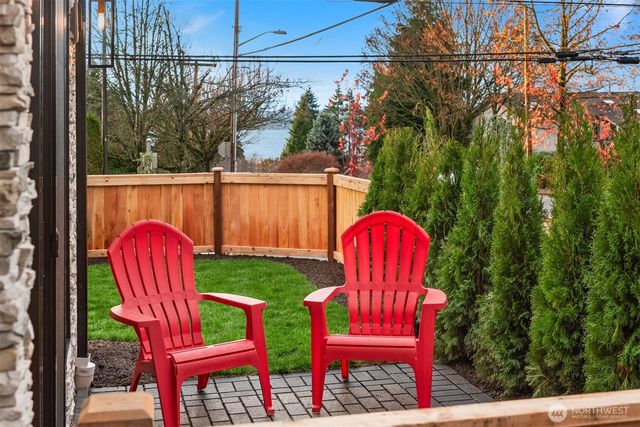 10805 NE 60th Street, Kirkland, WA 98033