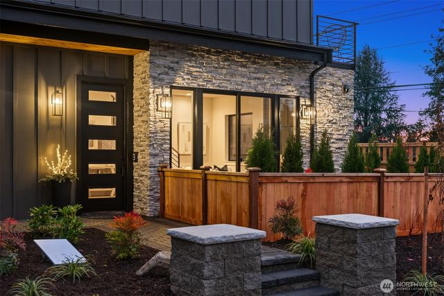 10805 NE 60th Street, Kirkland, WA 98033