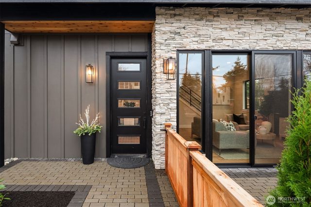 10805 NE 60th Street, Kirkland, WA 98033