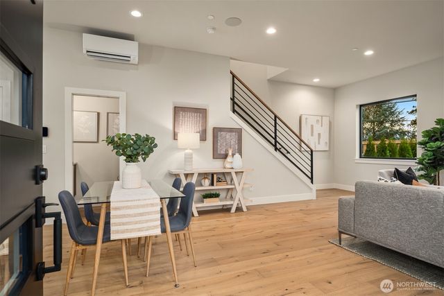 10805 NE 60th Street, Kirkland, WA 98033