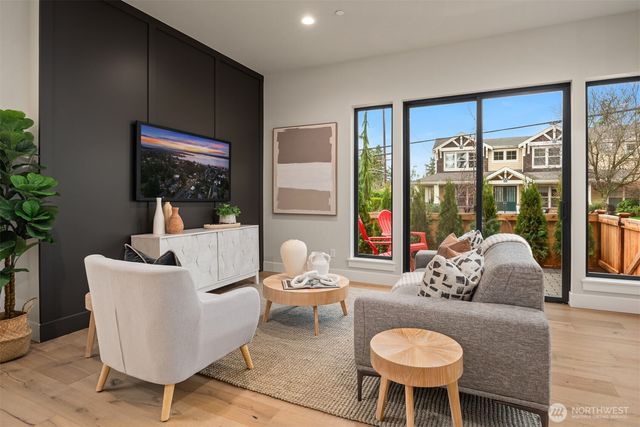 10805 NE 60th Street, Kirkland, WA 98033