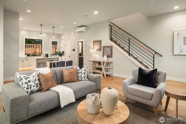 10805 NE 60th Street, Kirkland, WA 98033