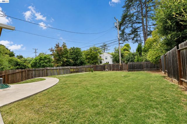 233 Fairmont Ave, Vallejo, CA 94590