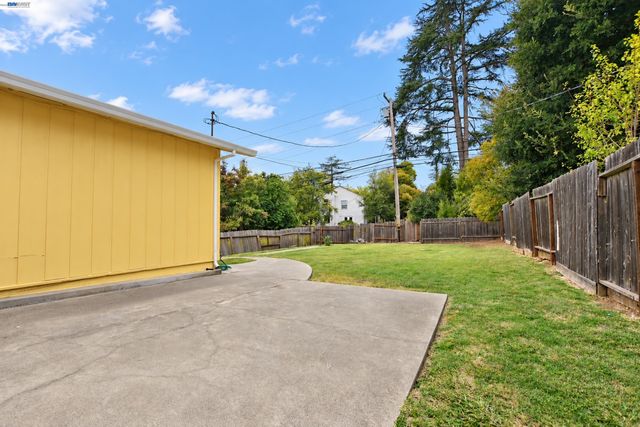 233 Fairmont Ave, Vallejo, CA 94590
