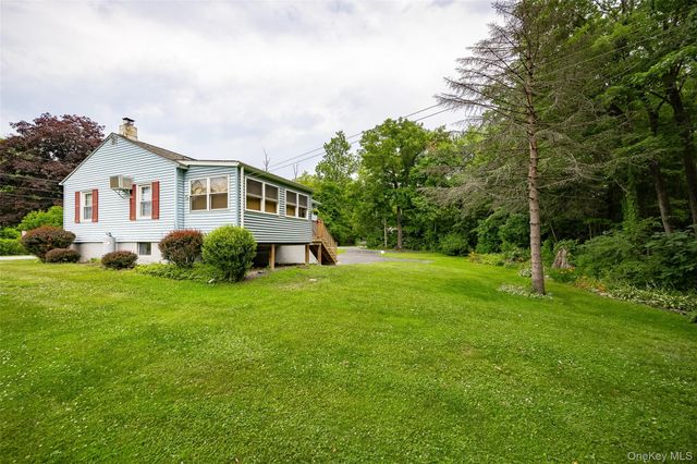 45 Holt Road, Hyde Park, NY 12538