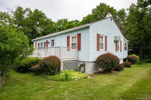 45 Holt Road, Hyde Park, NY 12538