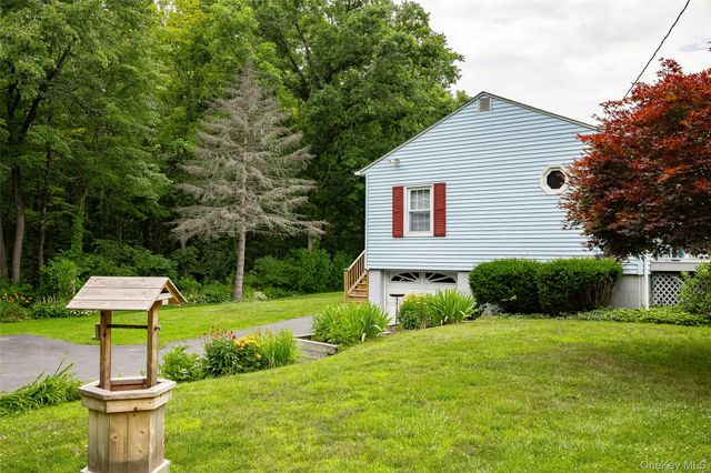 45 Holt Road, Hyde Park, NY 12538