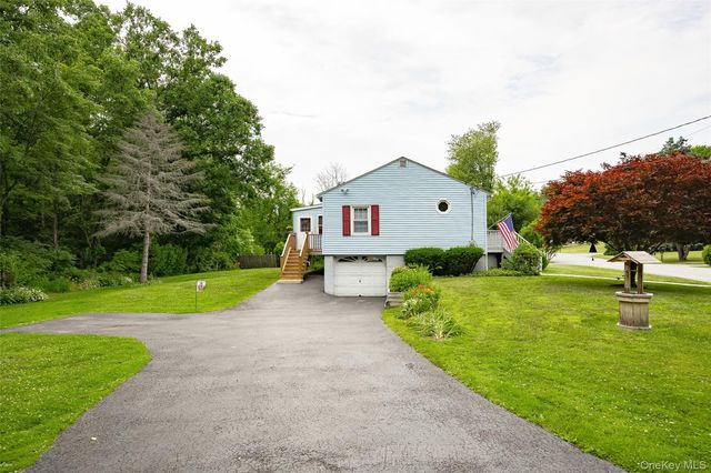 45 Holt Road, Hyde Park, NY 12538