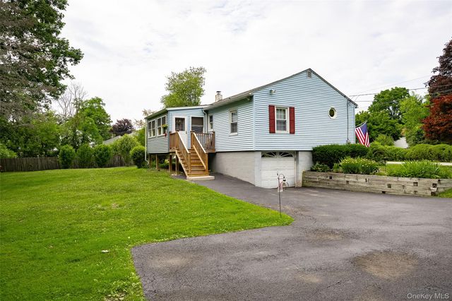 45 Holt Road, Hyde Park, NY 12538