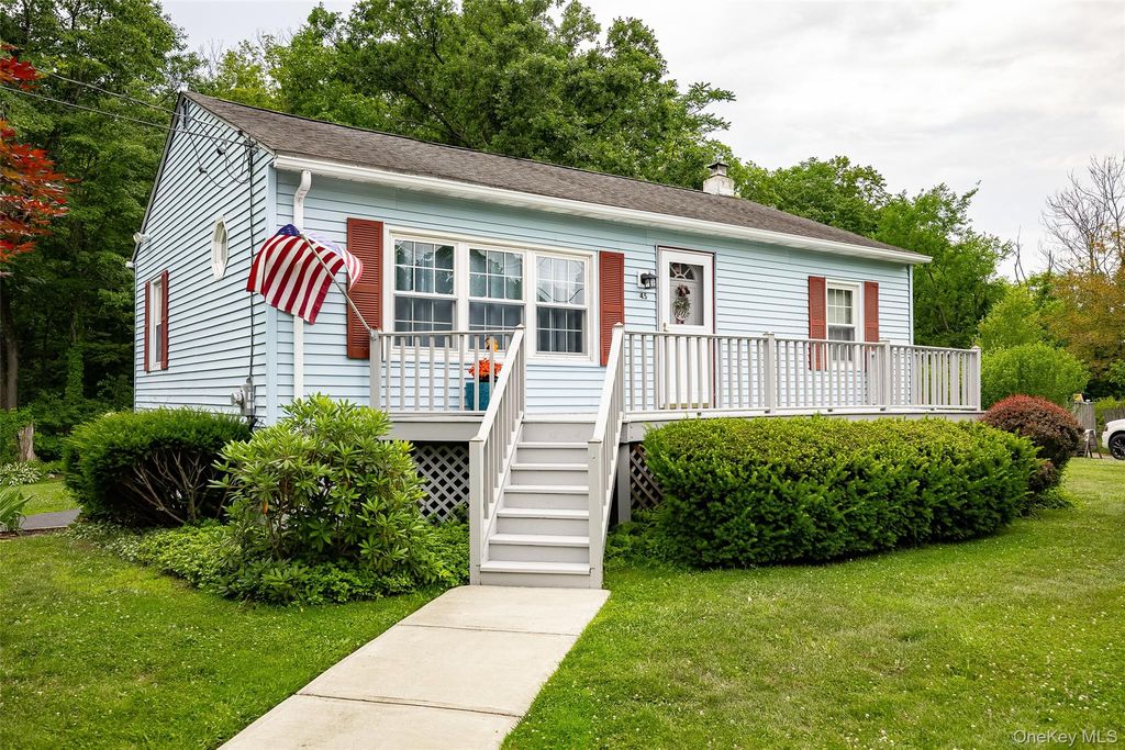 45 Holt Road, Hyde Park, NY 12538