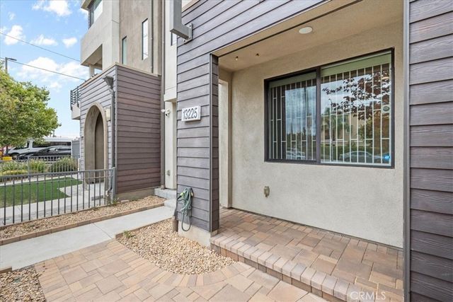 13225 Victory Blvd, Van Nuys, CA 91401