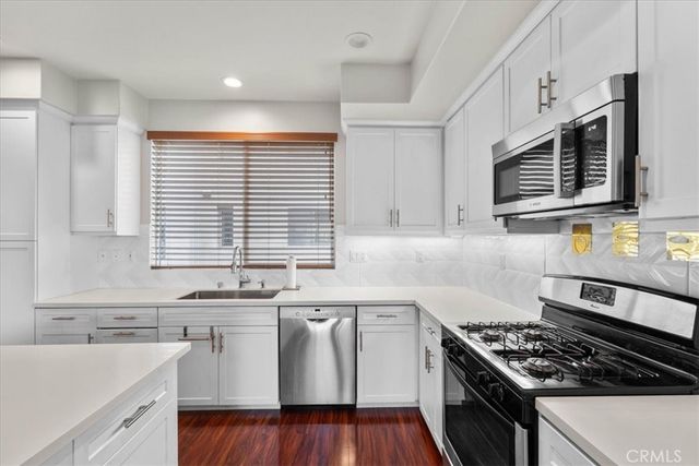 13225 Victory Blvd, Van Nuys, CA 91401