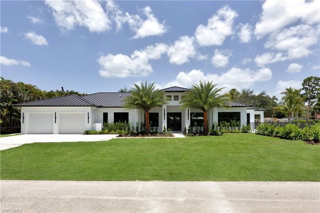 2200 11th ST N, Naples, FL 34103