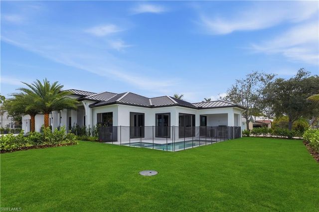 2200 11th ST N, Naples, FL 34103