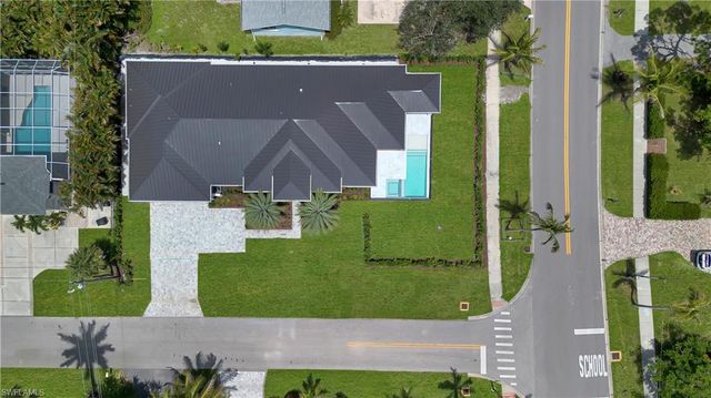2200 11th ST N, Naples, FL 34103
