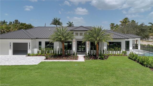 2200 11th ST N, Naples, FL 34103